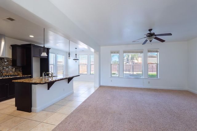 6120 N La Paz Avenue, Fresno, CA 93723