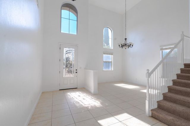 6120 N La Paz Avenue, Fresno, CA 93723