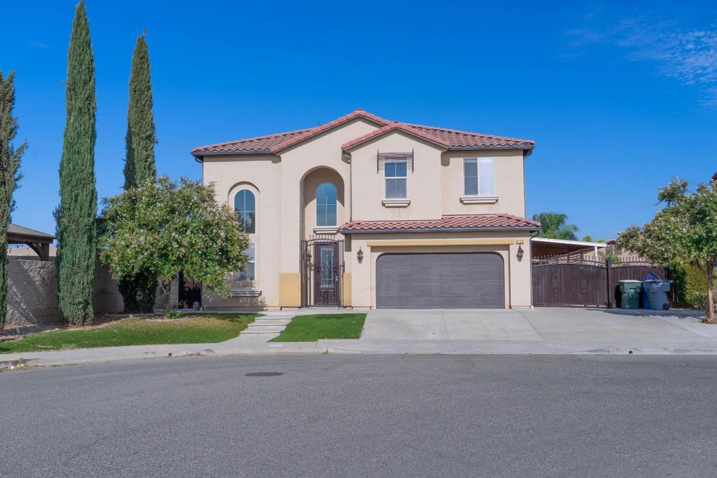 6120 N La Paz Avenue, Fresno, CA 93723