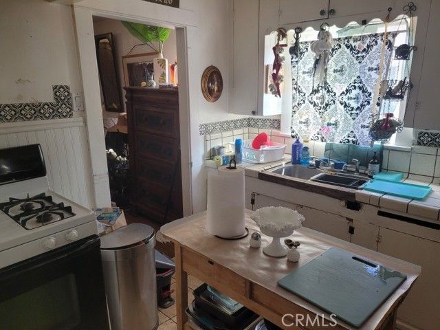 561 Upland, San Pedro (los Angeles), CA 90731