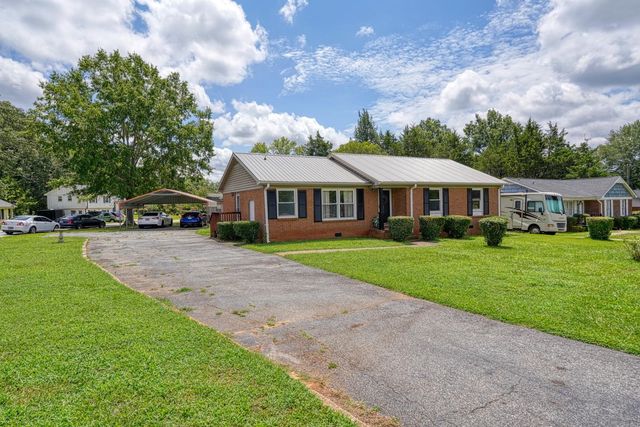 411 Vanderbilt Road, Spartanburg, SC 29301