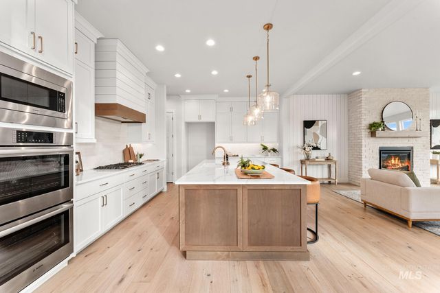 7535 W Diamond Lake Dr, Boise, ID 83714