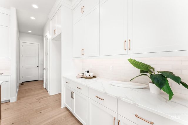 7535 W Diamond Lake Dr, Boise, ID 83714