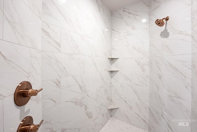 7535 W Diamond Lake Dr, Boise, ID 83714