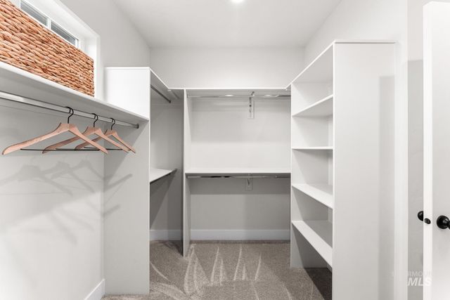 7535 W Diamond Lake Dr, Boise, ID 83714