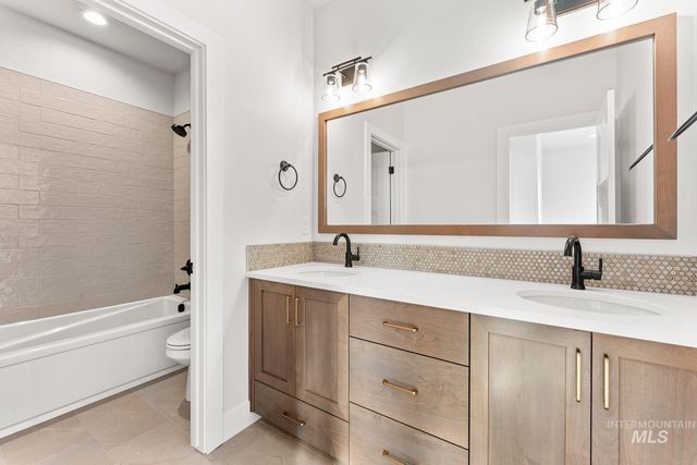 7535 W Diamond Lake Dr, Boise, ID 83714