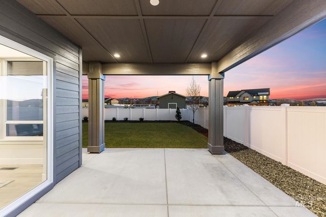 7535 W Diamond Lake Dr, Boise, ID 83714