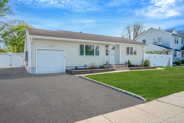 46 Sheldon Place, Commack, NY 11725