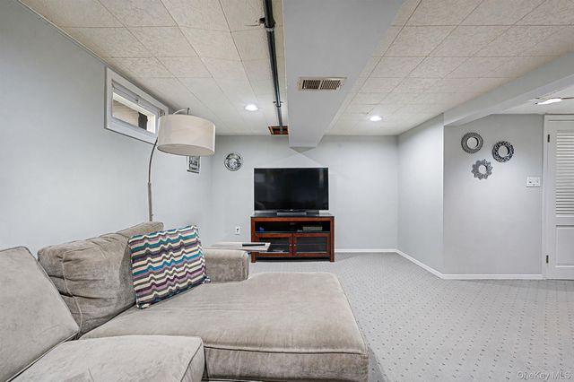 46 Sheldon Place, Commack, NY 11725