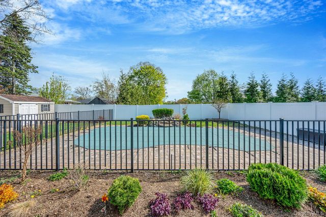 46 Sheldon Place, Commack, NY 11725