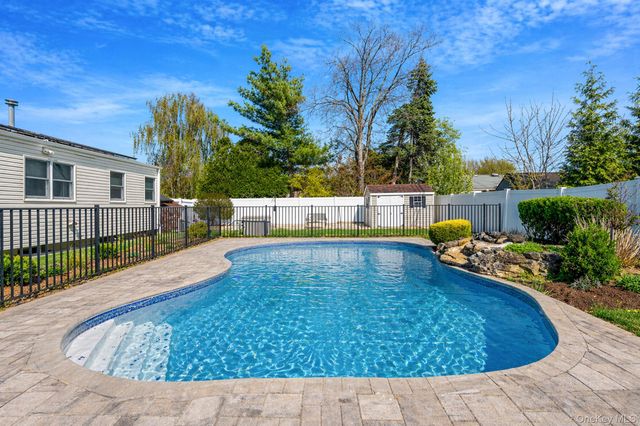 46 Sheldon Place, Commack, NY 11725