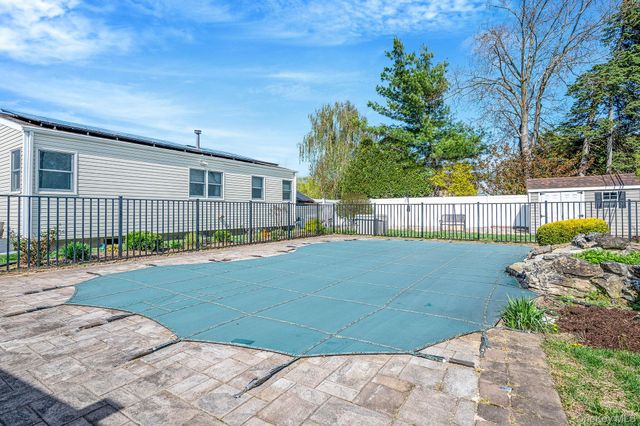 46 Sheldon Place, Commack, NY 11725