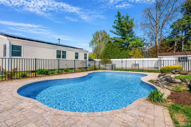 46 Sheldon Place, Commack, NY 11725