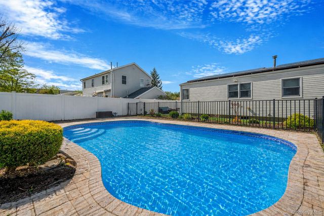 46 Sheldon Place, Commack, NY 11725