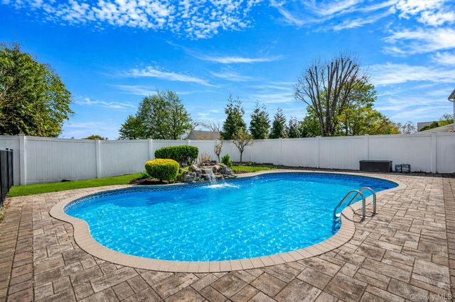 46 Sheldon Place, Commack, NY 11725