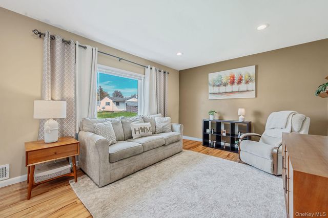 46 Sheldon Place, Commack, NY 11725