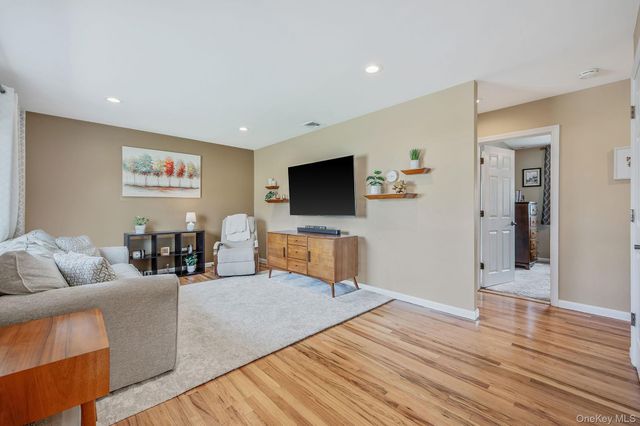 46 Sheldon Place, Commack, NY 11725