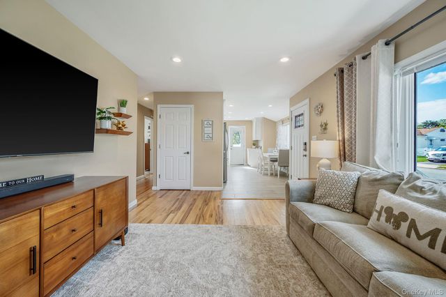 46 Sheldon Place, Commack, NY 11725