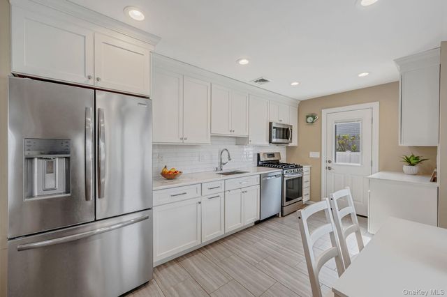 46 Sheldon Place, Commack, NY 11725