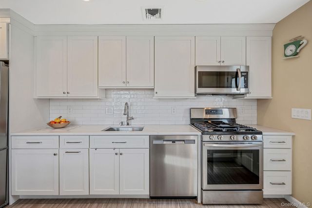 46 Sheldon Place, Commack, NY 11725