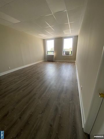 595 Broad Avenue 21 & 22, Ridgefield, NJ 07657