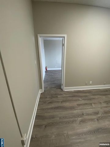 595 Broad Avenue 21 & 22, Ridgefield, NJ 07657