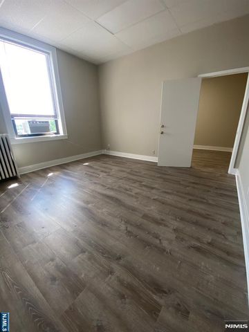 595 Broad Avenue 21 & 22, Ridgefield, NJ 07657