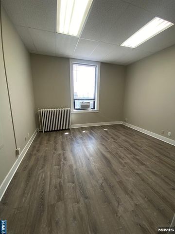 595 Broad Avenue 21 & 22, Ridgefield, NJ 07657