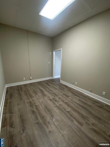 595 Broad Avenue 21 & 22, Ridgefield, NJ 07657