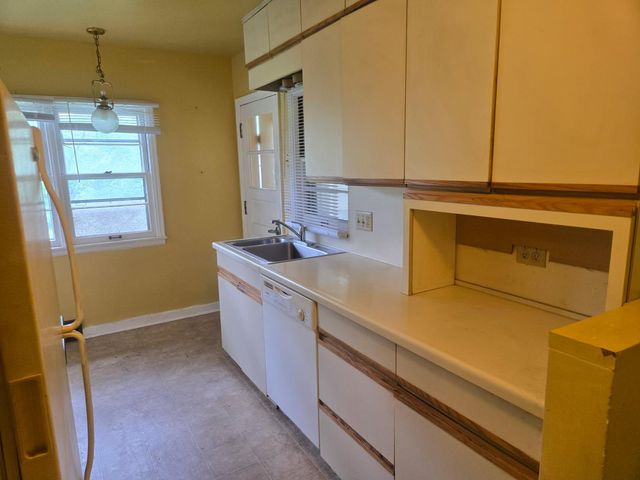 5740 Golden Valley Road, Golden Valley, MN 55422