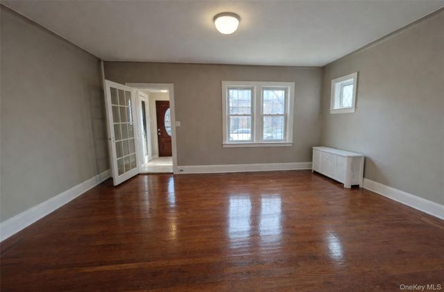 89-32 208th Street, Queens Village, NY 11427