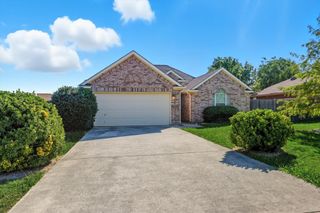 516 Oak Lake Street, Lake Dallas, TX 75065