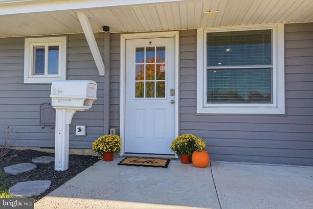 45 GRAYSTONE LN, Levittown, PA 19055