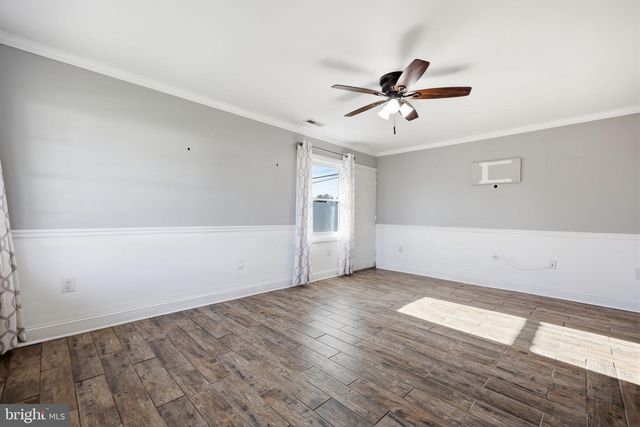 45 GRAYSTONE LN, Levittown, PA 19055