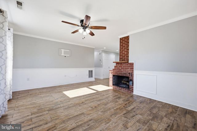 45 GRAYSTONE LN, Levittown, PA 19055