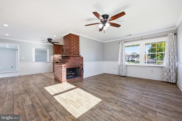 45 GRAYSTONE LN, Levittown, PA 19055