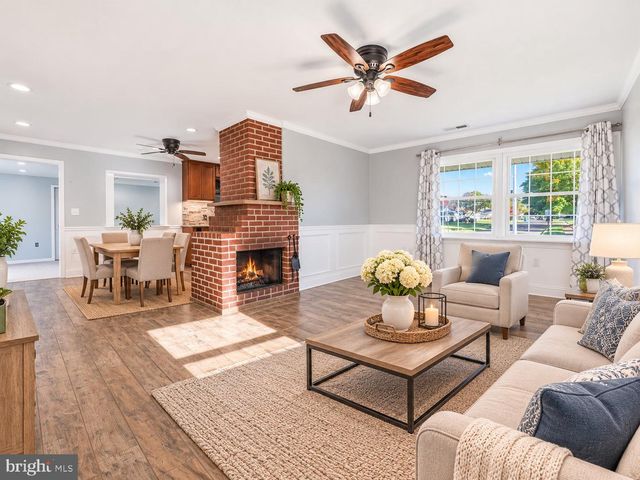 45 GRAYSTONE LN, Levittown, PA 19055