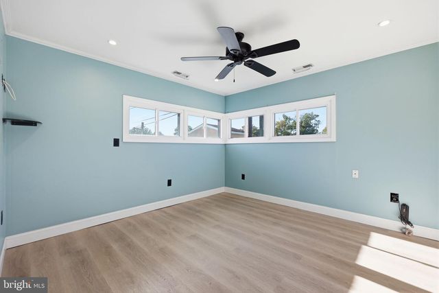 45 GRAYSTONE LN, Levittown, PA 19055