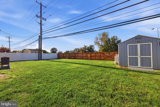 45 GRAYSTONE LN, Levittown, PA 19055