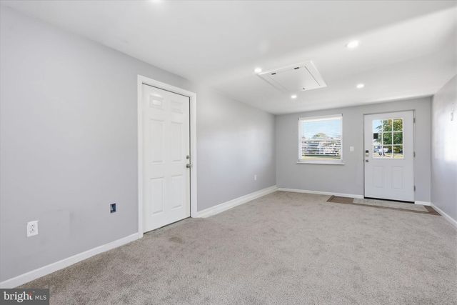 45 GRAYSTONE LN, Levittown, PA 19055