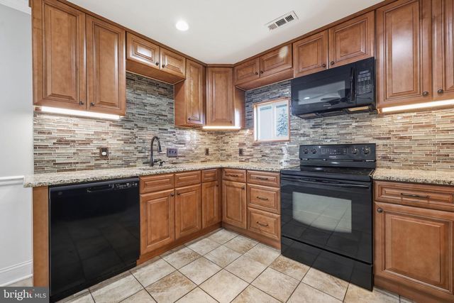 45 GRAYSTONE LN, Levittown, PA 19055