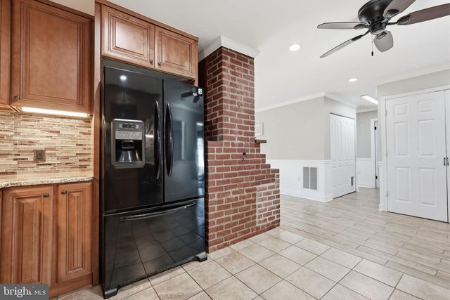 45 GRAYSTONE LN, Levittown, PA 19055