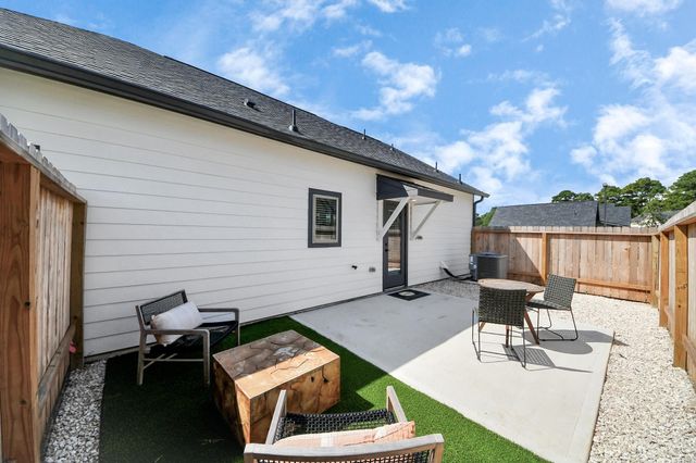 7711 Longmire Road 2, Conroe, TX 77304