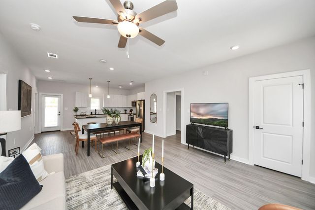 7711 Longmire Road 2, Conroe, TX 77304