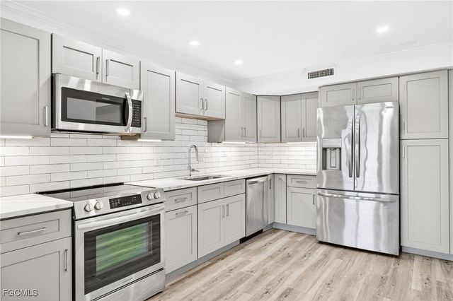 200 Periwinkle WAY 124, Sanibel, FL 33957