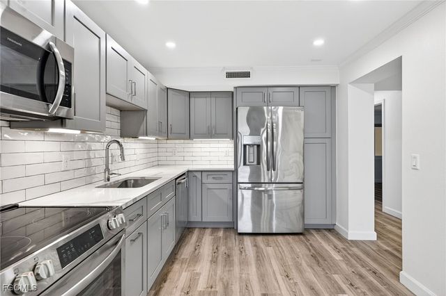 200 Periwinkle WAY 124, Sanibel, FL 33957