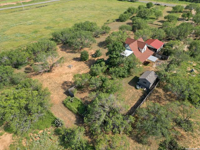 90 COUNTY ROAD 308A, Jourdanton, TX 78026