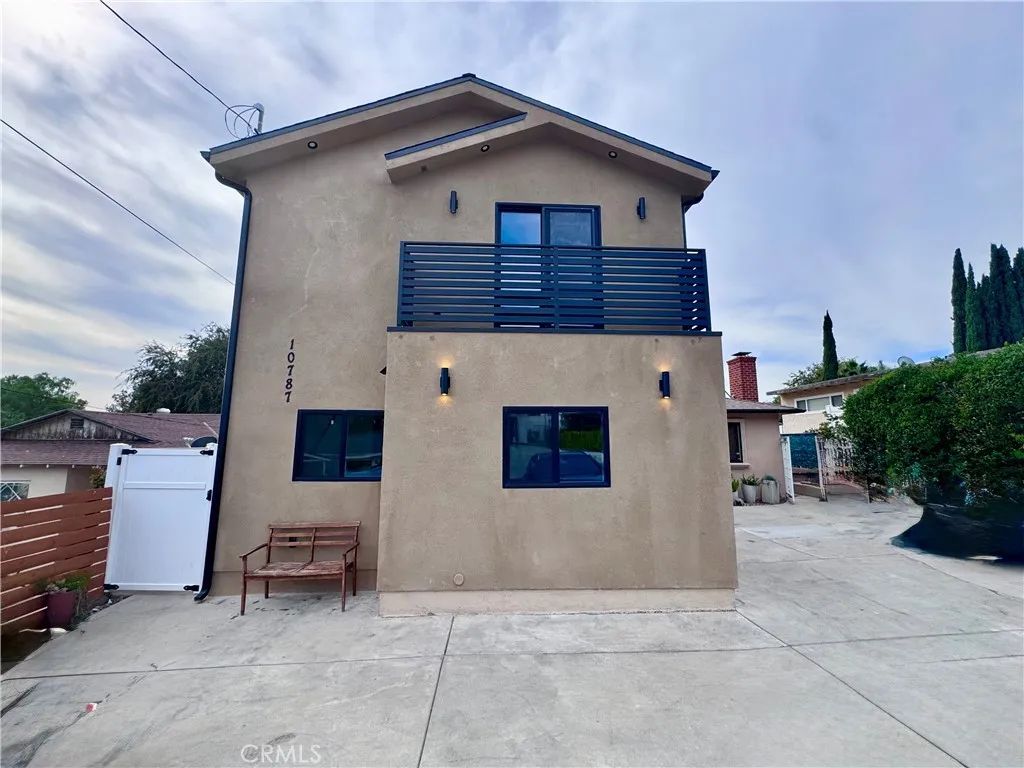 10787 Las lunitas Avenue, Tujunga, CA 91042