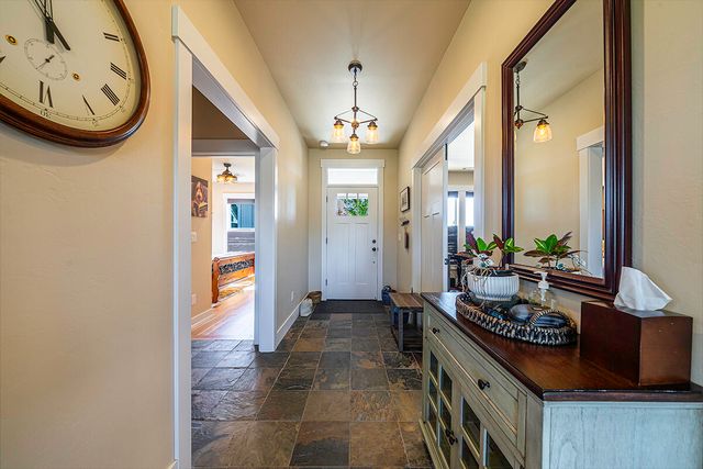 127 Pine Lake Drive, Eagle Point, OR 97524