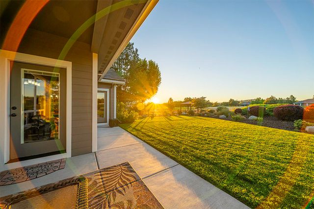 127 Pine Lake Drive, Eagle Point, OR 97524
